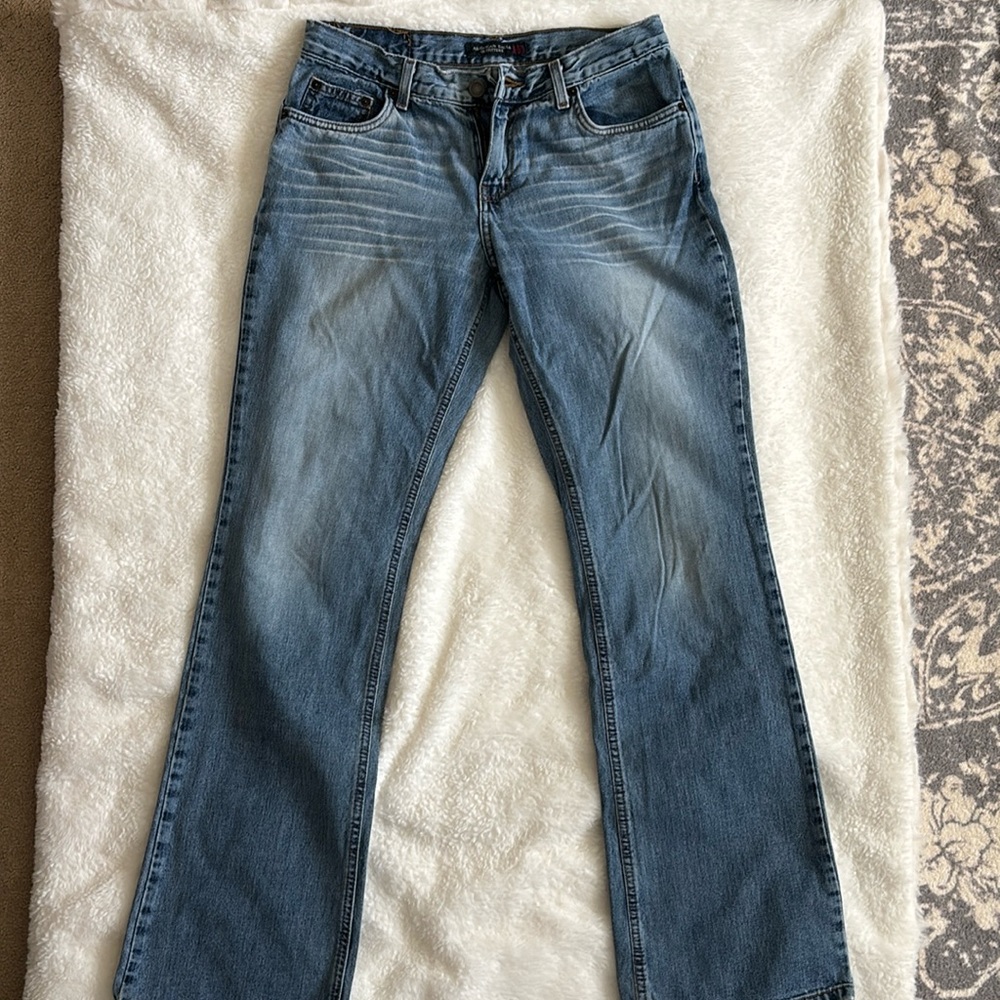 American Eagle women’s jeans.  Size 6
Straight leg